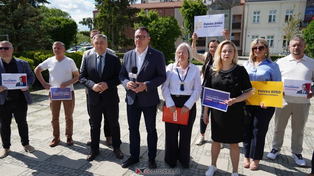 KO, Polska 2050, Lewica i PSL wspierają Trzaskowskiego - konferencja na Placu Bema w Ostrołęce [27.05.2025] - zdjęcie #15 - eOstroleka.pl