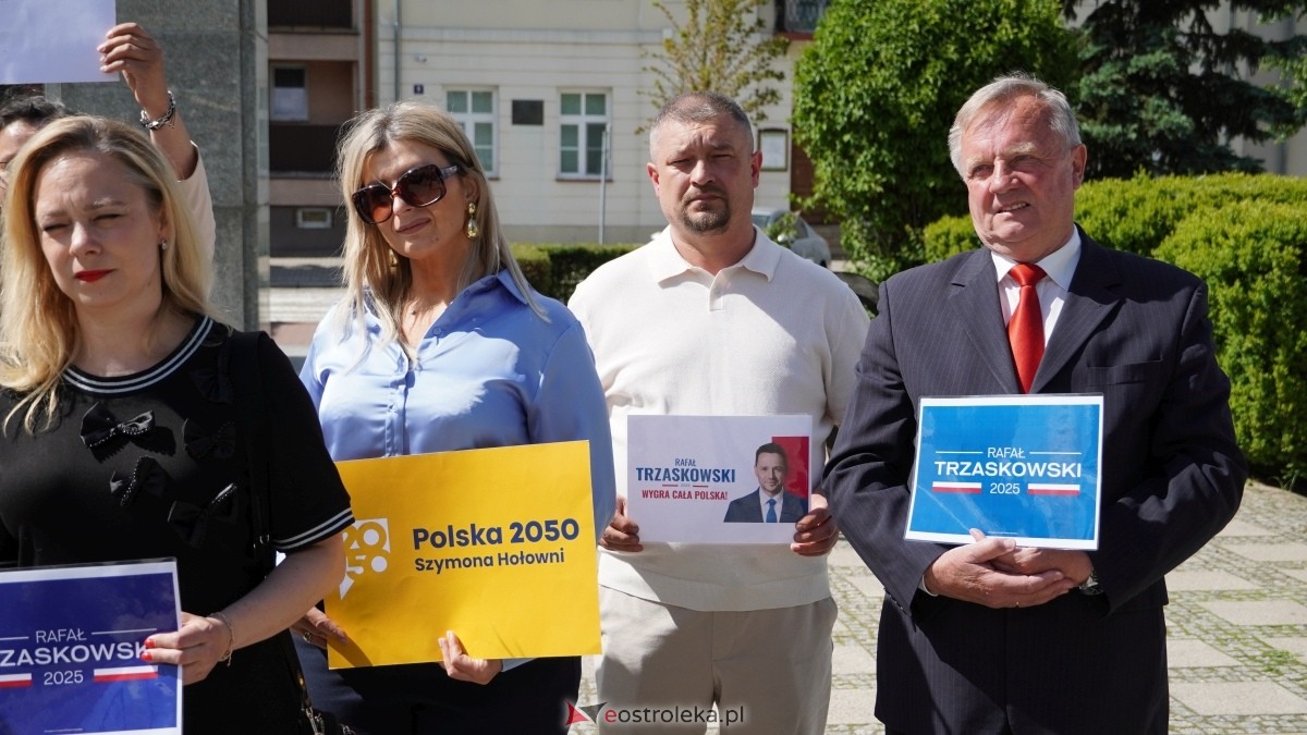 KO, Polska 2050, Lewica i PSL wspierają Trzaskowskiego - konferencja na Placu Bema w Ostrołęce [27.05.2025] - zdjęcie #12 - eOstroleka.pl