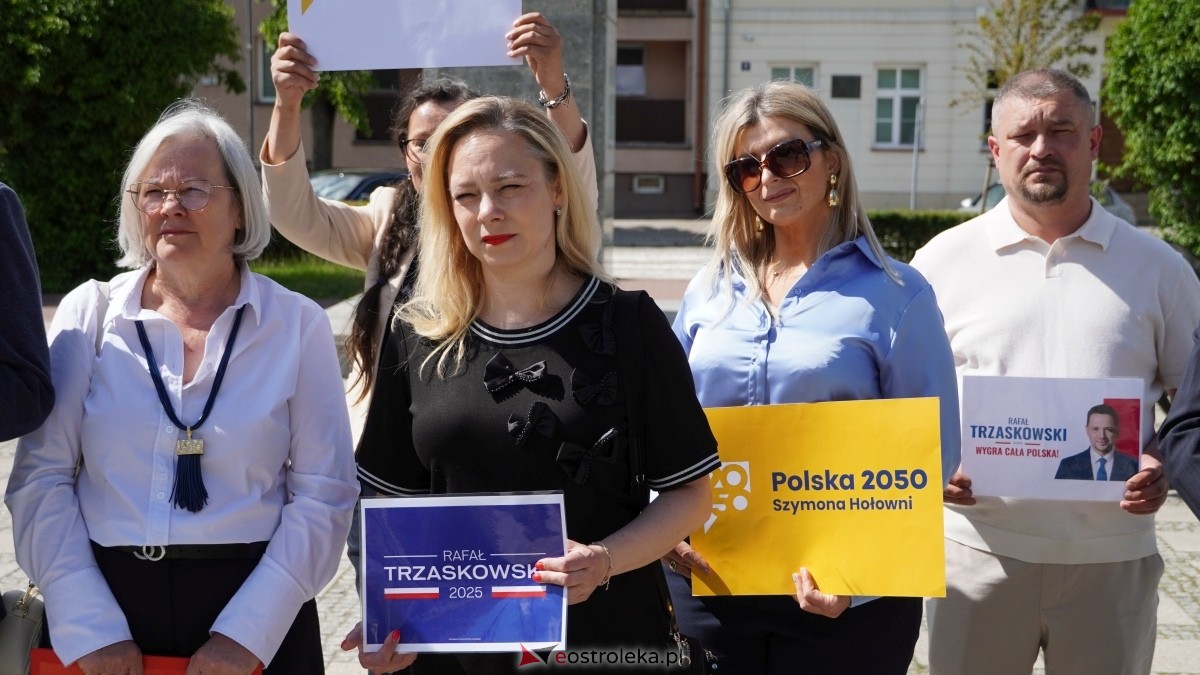 KO, Polska 2050, Lewica i PSL wspierają Trzaskowskiego - konferencja na Placu Bema w Ostrołęce [27.05.2025] - zdjęcie #11 - eOstroleka.pl