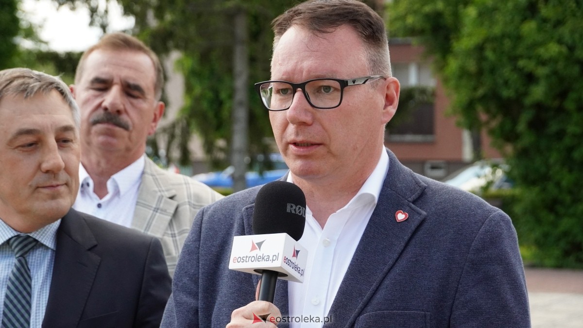 KO, Polska 2050, Lewica i PSL wspierają Trzaskowskiego - konferencja na Placu Bema w Ostrołęce [27.05.2025] - zdjęcie #1 - eOstroleka.pl