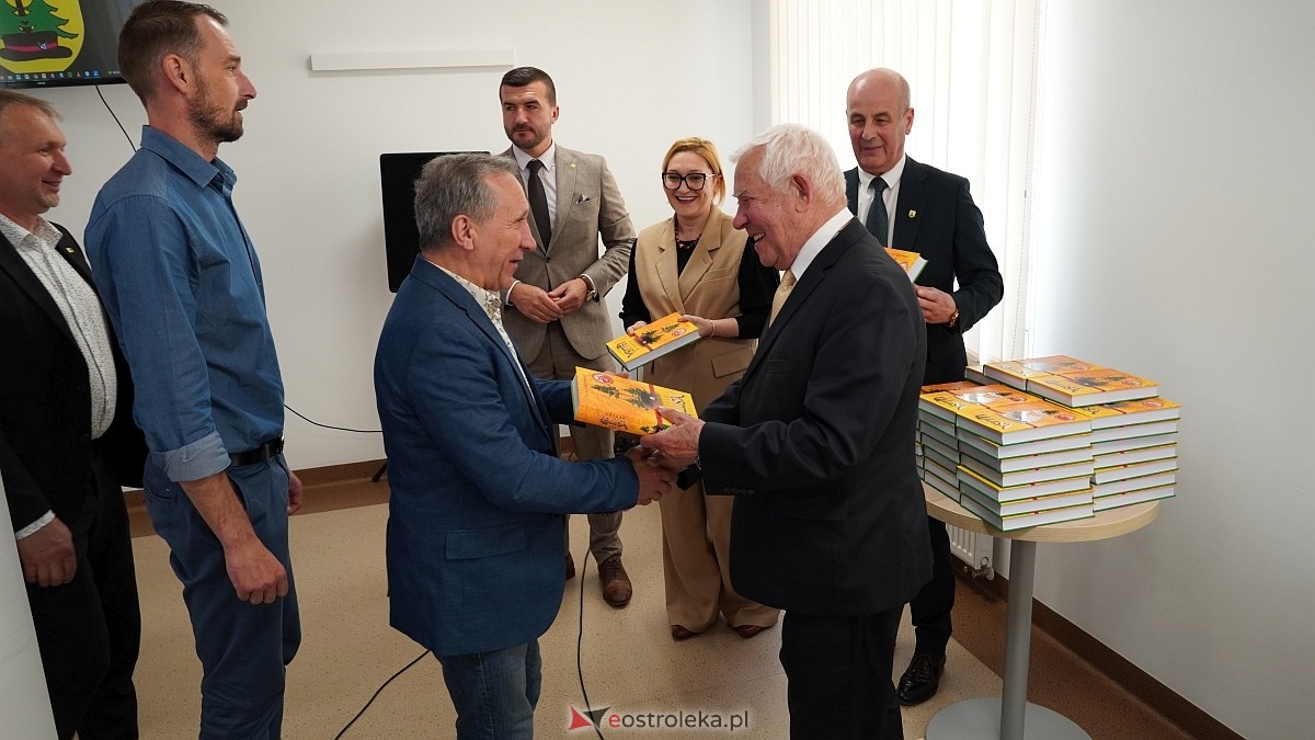  Dzień Samorządowca w Gminie Lelis i promocja monografii Dzieje Lelisa i okolic [27.05.2025] - zdjęcie #59 - eOstroleka.pl
