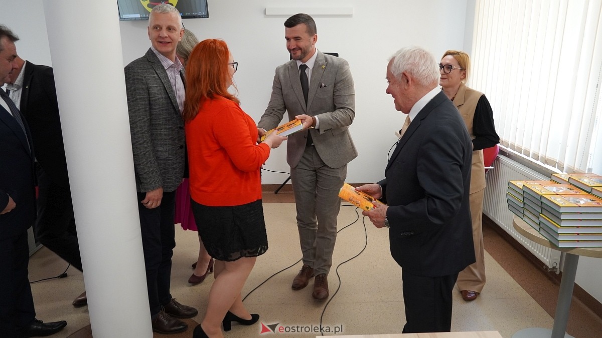  Dzień Samorządowca w Gminie Lelis i promocja monografii Dzieje Lelisa i okolic [27.05.2025] - zdjęcie #51 - eOstroleka.pl
