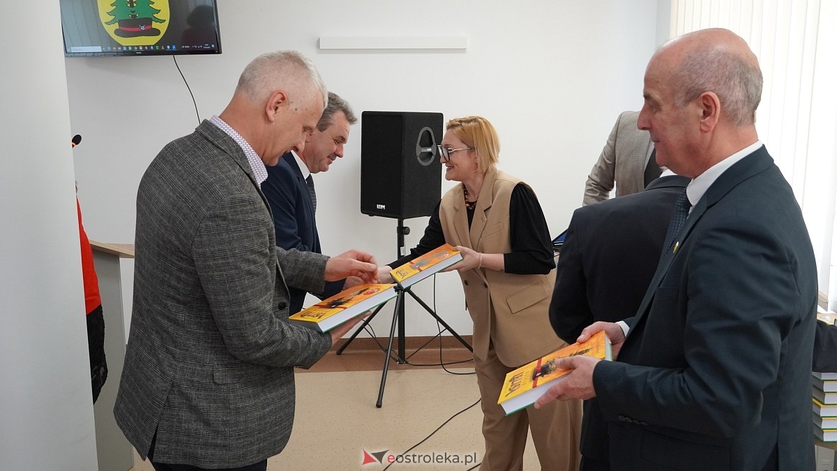  Dzień Samorządowca w Gminie Lelis i promocja monografii Dzieje Lelisa i okolic [27.05.2025] - zdjęcie #45 - eOstroleka.pl