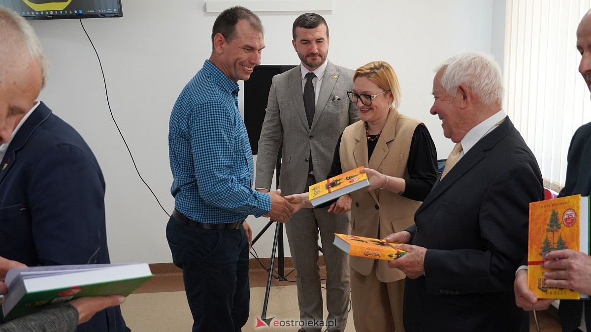  Dzień Samorządowca w Gminie Lelis i promocja monografii Dzieje Lelisa i okolic [27.05.2025] - zdjęcie #37 - eOstroleka.pl