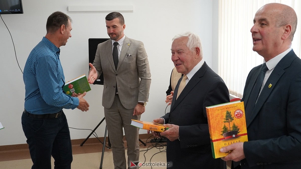  Dzień Samorządowca w Gminie Lelis i promocja monografii Dzieje Lelisa i okolic [27.05.2025] - zdjęcie #33 - eOstroleka.pl