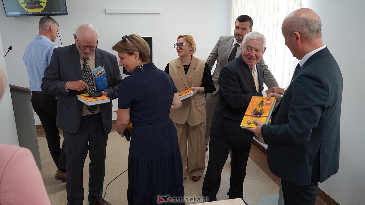  Dzień Samorządowca w Gminie Lelis i promocja monografii Dzieje Lelisa i okolic [27.05.2025] - zdjęcie #17 - eOstroleka.pl