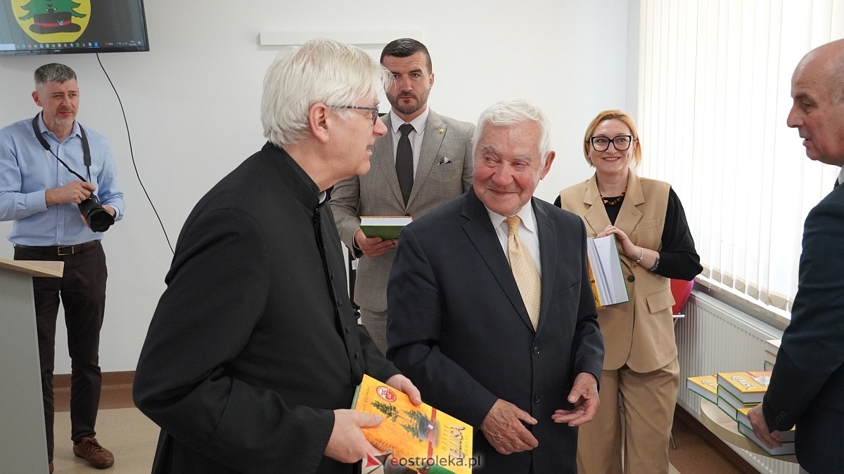  Dzień Samorządowca w Gminie Lelis i promocja monografii Dzieje Lelisa i okolic [27.05.2025] - zdjęcie #3 - eOstroleka.pl