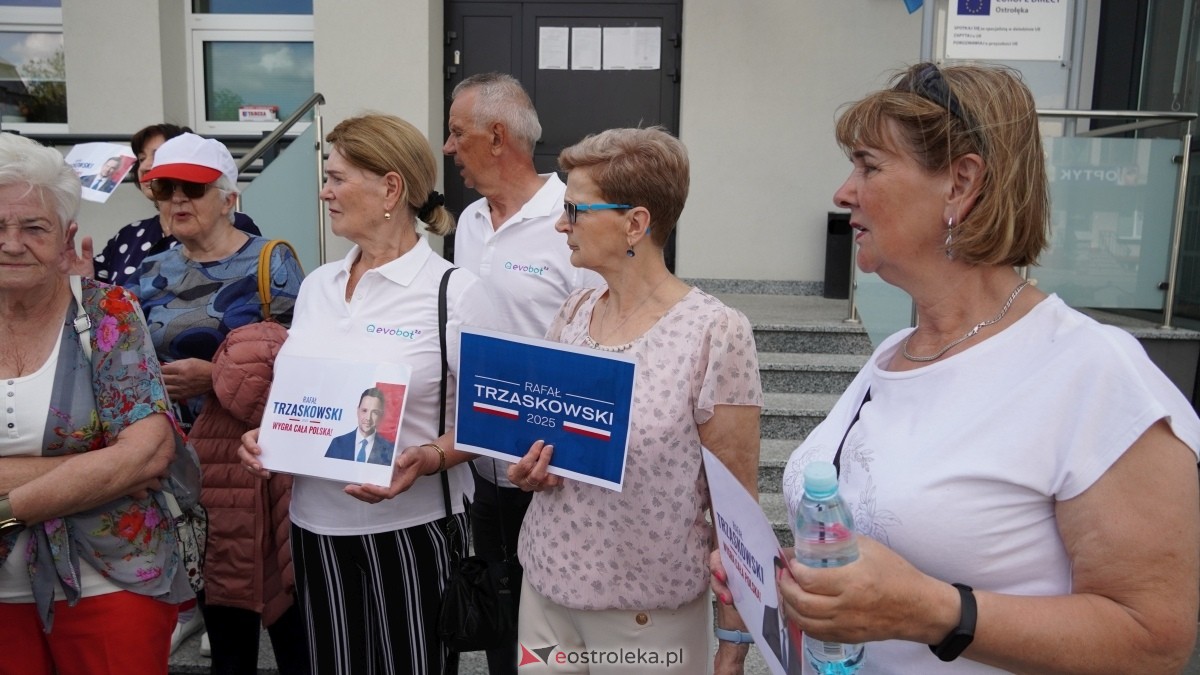 Briefing prasowy przed Centrum Aktywności Seniora w Ostrołęce [27.05.2025] - zdjęcie #9 - eOstroleka.pl