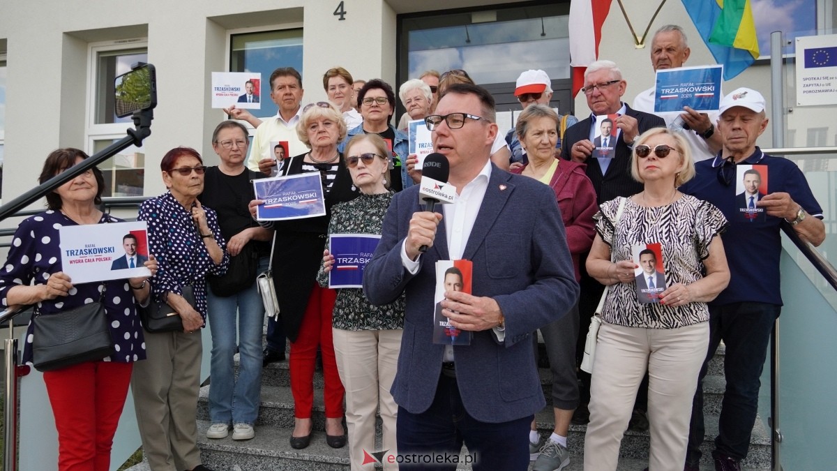 Briefing prasowy przed Centrum Aktywności Seniora w Ostrołęce [27.05.2025] - zdjęcie #7 - eOstroleka.pl