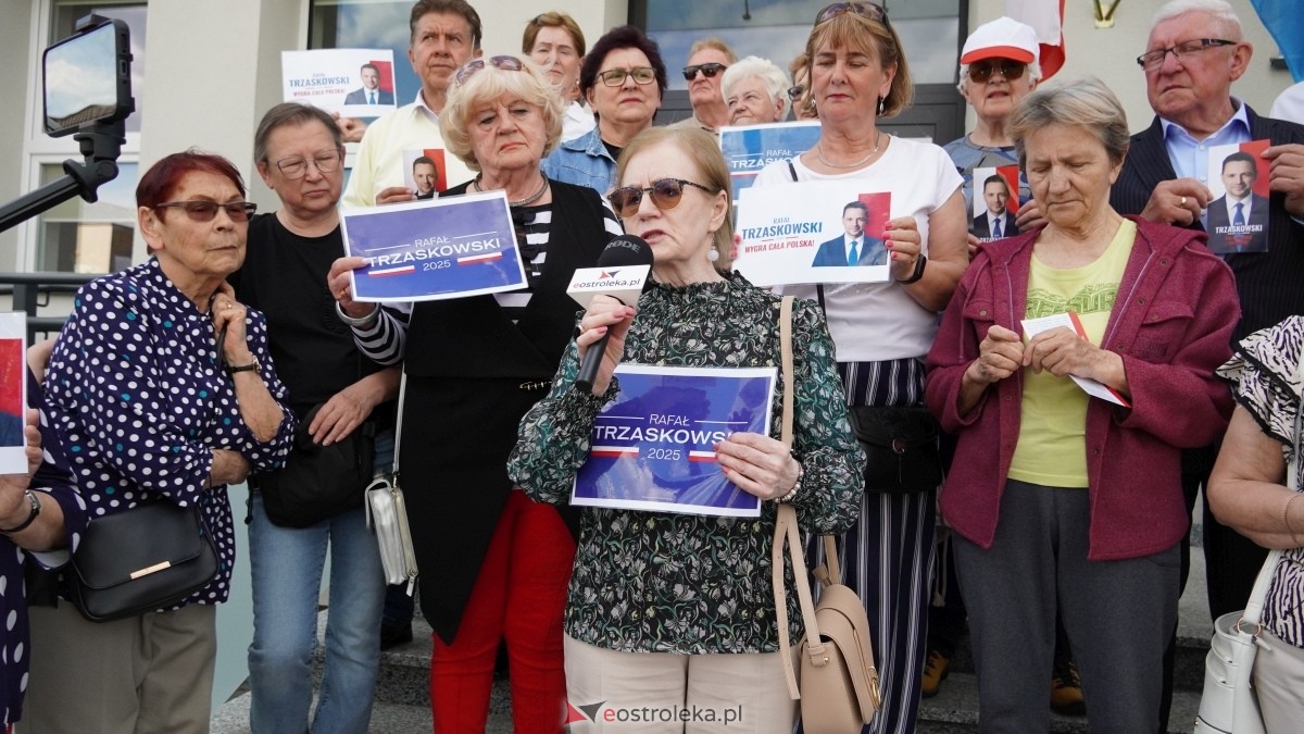 Briefing prasowy przed Centrum Aktywności Seniora w Ostrołęce [27.05.2025] - zdjęcie #5 - eOstroleka.pl