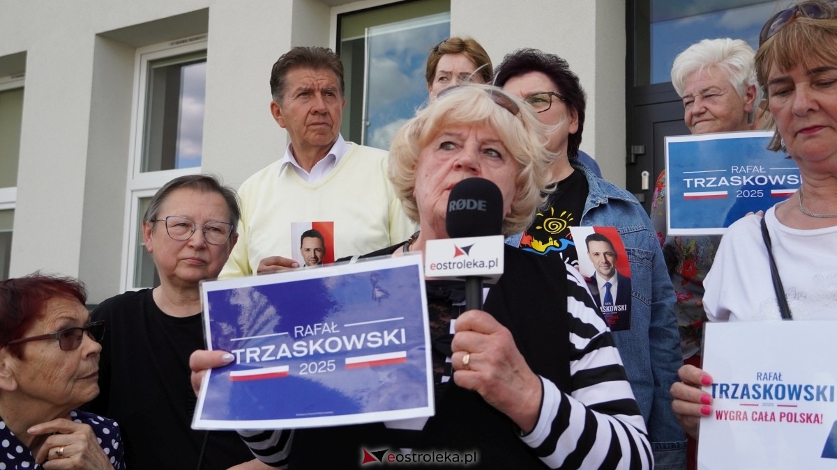 Briefing prasowy przed Centrum Aktywności Seniora w Ostrołęce [27.05.2025] - zdjęcie #3 - eOstroleka.pl