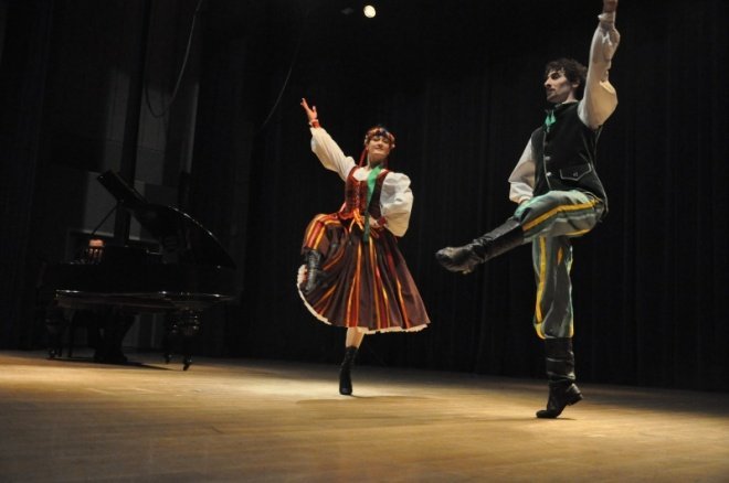 Polskie impresje taneczne - spotaknia z muzyką w OCK (28.IX.2011) - zdjęcie #7 - eOstroleka.pl