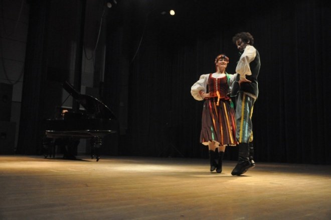 Polskie impresje taneczne - spotaknia z muzyką w OCK (28.IX.2011) - zdjęcie #1 - eOstroleka.pl