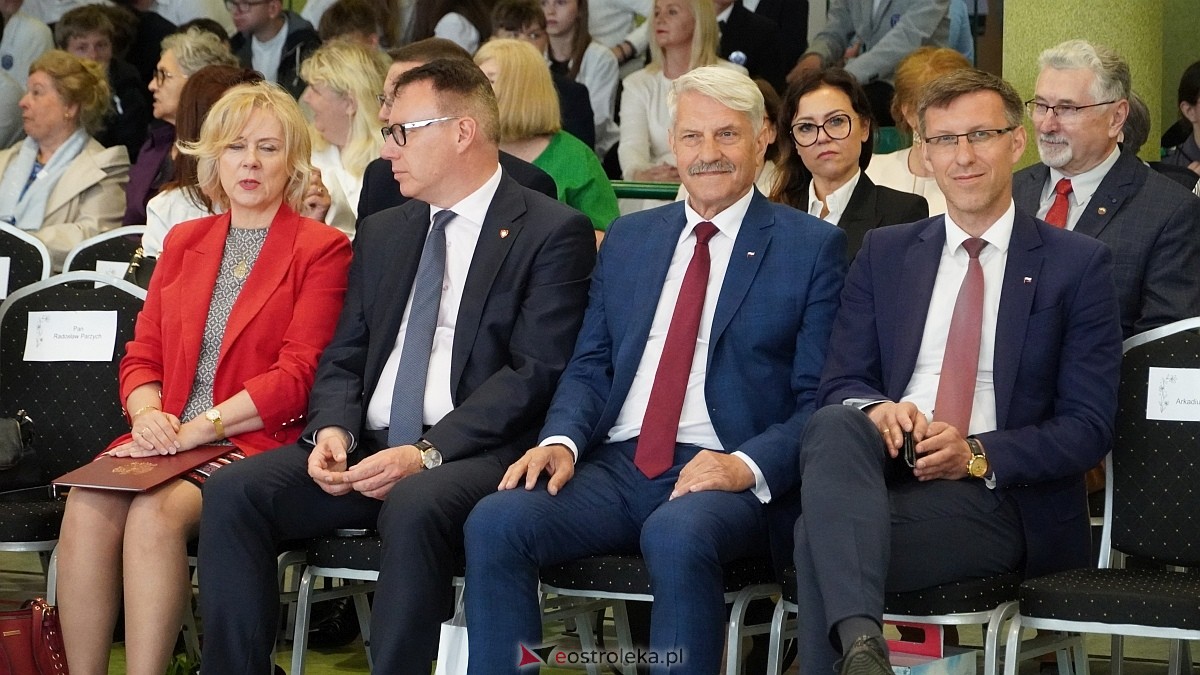 Jubileusz 65-lecia w Szkole Podstawowej im. Gen. Józefa Bema w Rzekuniu [29.05.2025]  - zdjęcie #76 - eOstroleka.pl