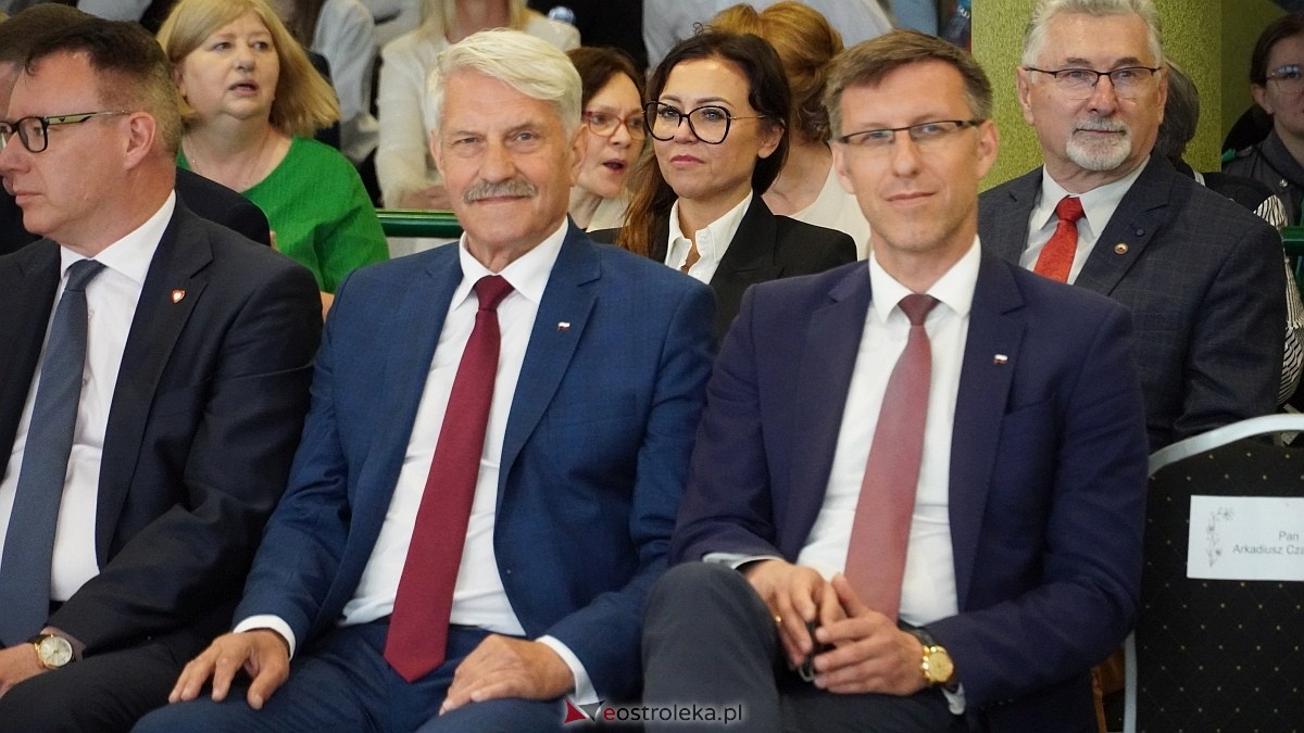 Jubileusz 65-lecia w Szkole Podstawowej im. Gen. Józefa Bema w Rzekuniu [29.05.2025]  - zdjęcie #74 - eOstroleka.pl