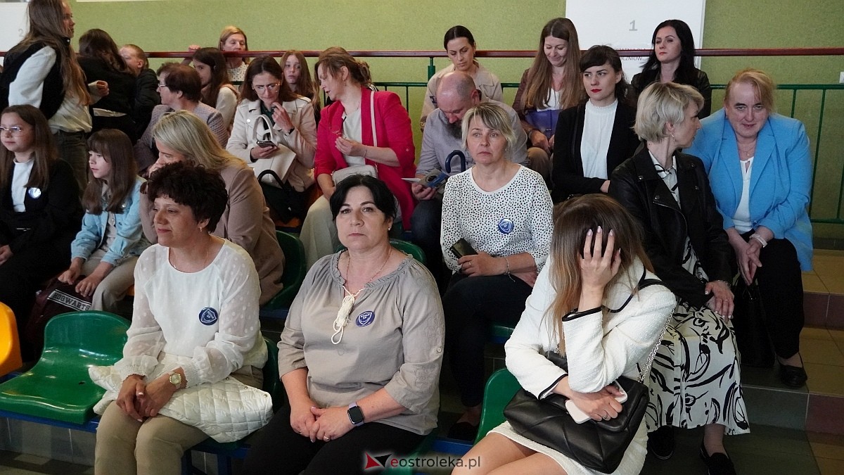 Jubileusz 65-lecia w Szkole Podstawowej im. Gen. Józefa Bema w Rzekuniu [29.05.2025]  - zdjęcie #64 - eOstroleka.pl