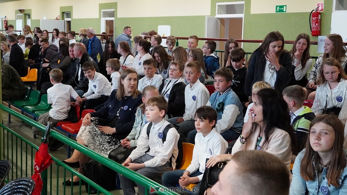 Jubileusz 65-lecia w Szkole Podstawowej im. Gen. Józefa Bema w Rzekuniu [29.05.2025]  - zdjęcie #60 - eOstroleka.pl
