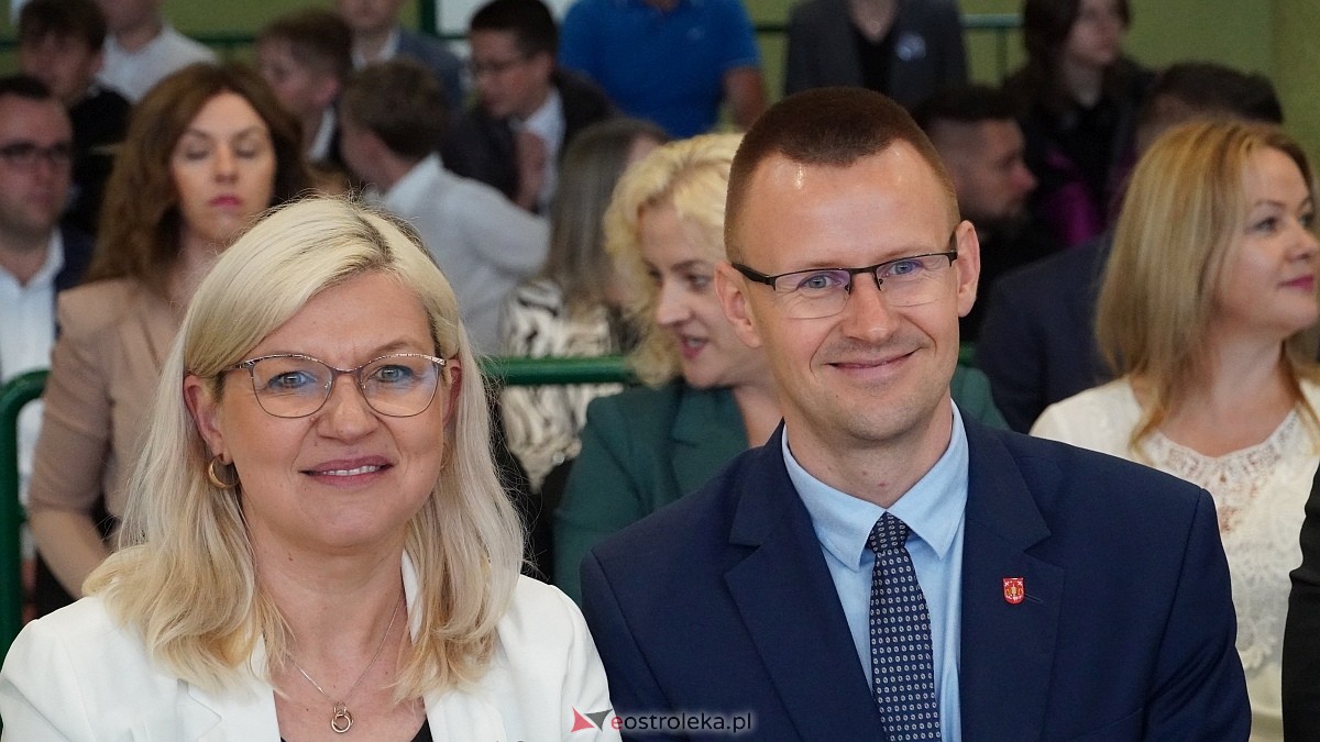 Jubileusz 65-lecia w Szkole Podstawowej im. Gen. Józefa Bema w Rzekuniu [29.05.2025]  - zdjęcie #50 - eOstroleka.pl