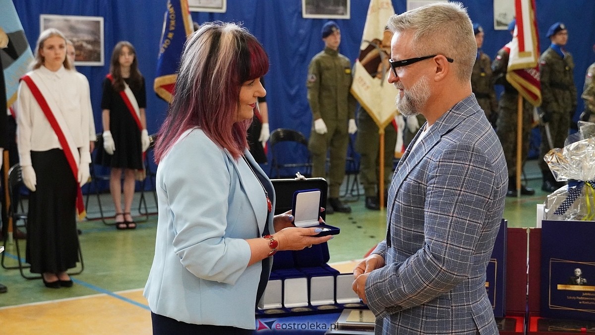 Jubileusz 65-lecia w Szkole Podstawowej im. Gen. Józefa Bema w Rzekuniu [29.05.2025]  - zdjęcie #75 - eOstroleka.pl