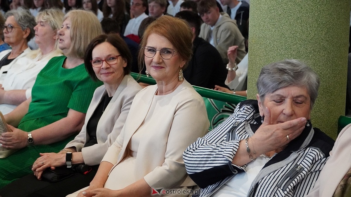 Jubileusz 65-lecia w Szkole Podstawowej im. Gen. Józefa Bema w Rzekuniu [29.05.2025]  - zdjęcie #63 - eOstroleka.pl