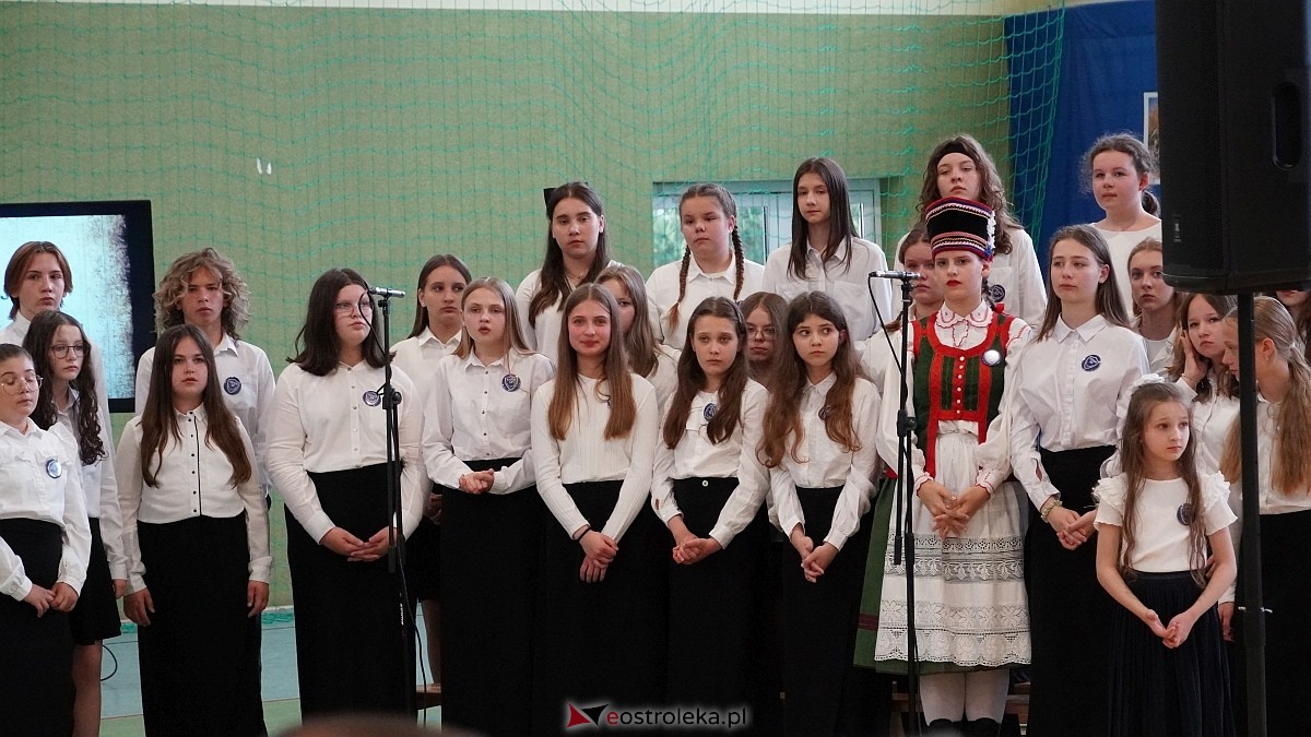 Jubileusz 65-lecia w Szkole Podstawowej im. Gen. Józefa Bema w Rzekuniu [29.05.2025]  - zdjęcie #61 - eOstroleka.pl