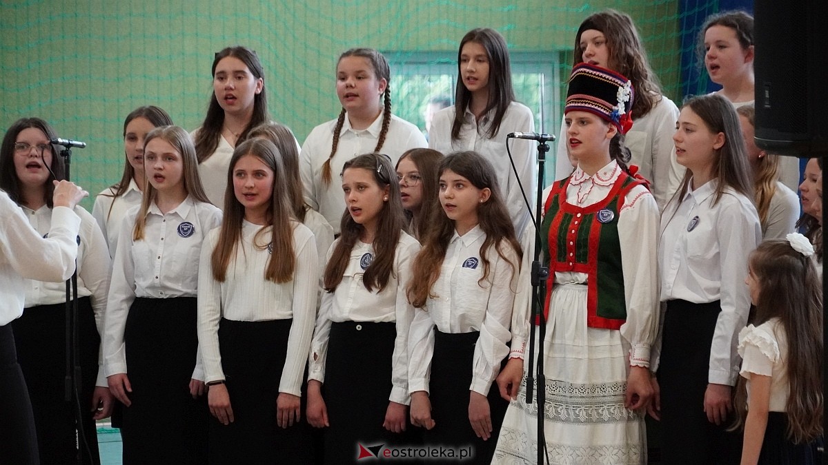 Jubileusz 65-lecia w Szkole Podstawowej im. Gen. Józefa Bema w Rzekuniu [29.05.2025]  - zdjęcie #43 - eOstroleka.pl
