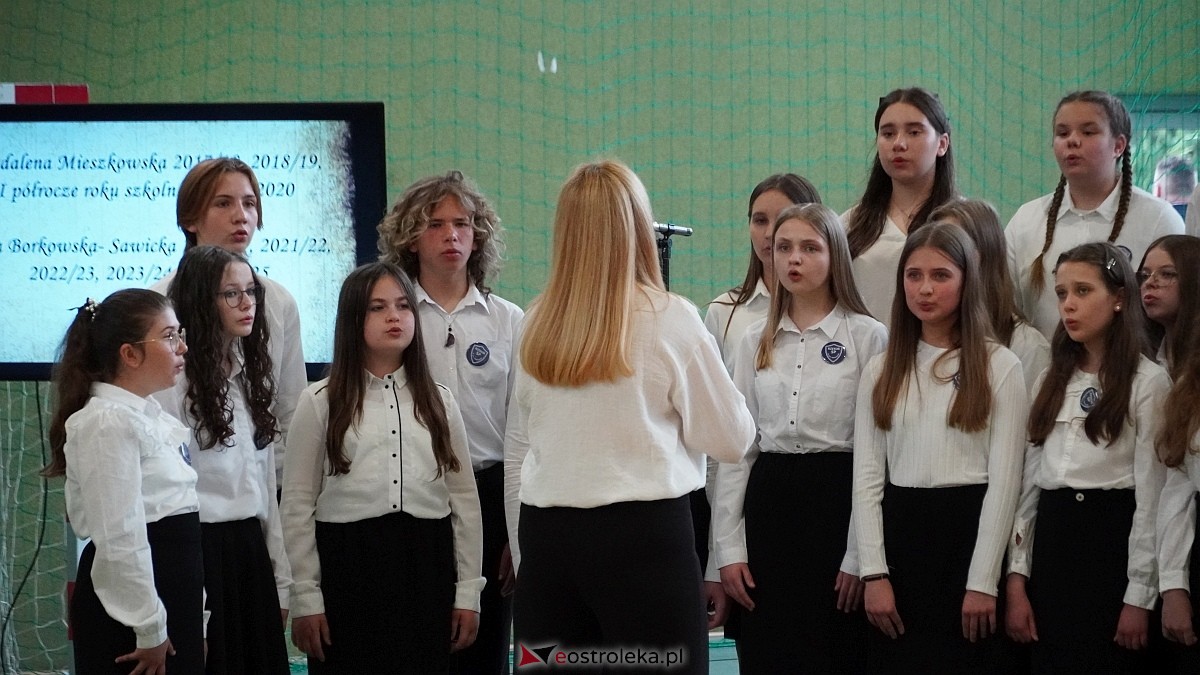 Jubileusz 65-lecia w Szkole Podstawowej im. Gen. Józefa Bema w Rzekuniu [29.05.2025]  - zdjęcie #41 - eOstroleka.pl