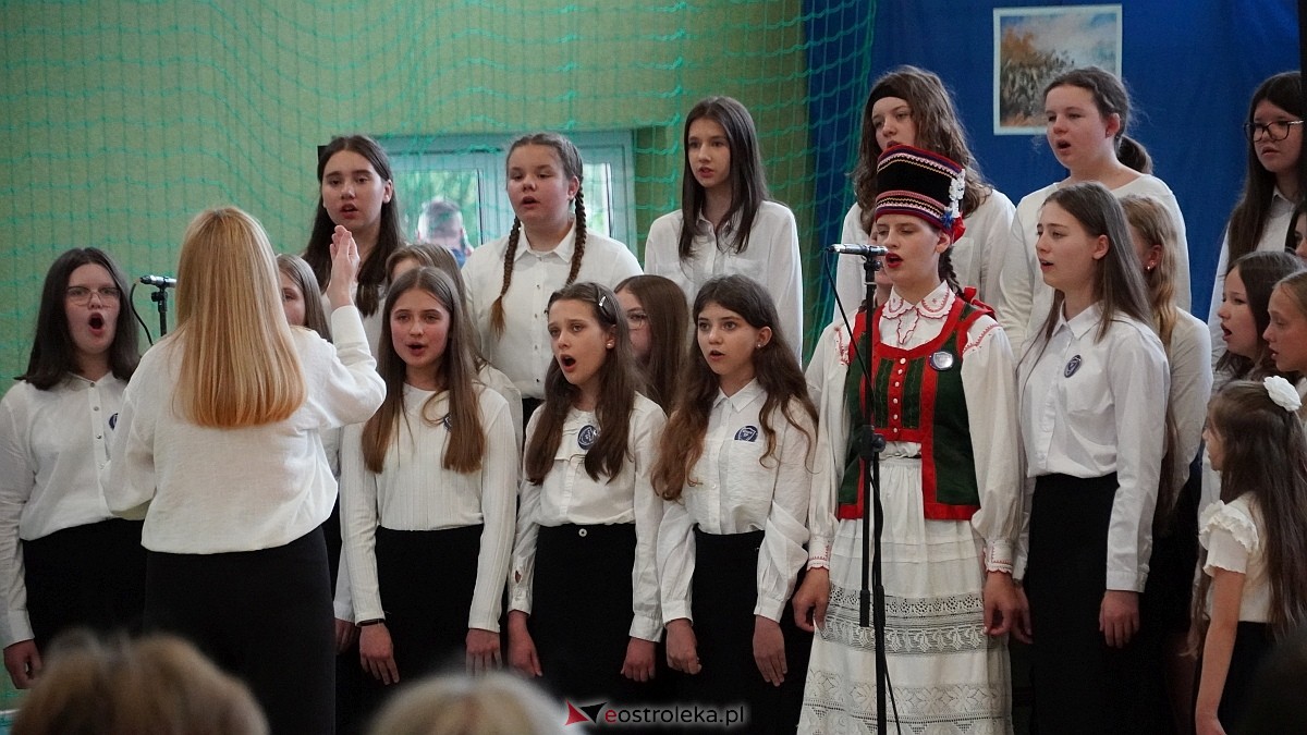 Jubileusz 65-lecia w Szkole Podstawowej im. Gen. Józefa Bema w Rzekuniu [29.05.2025]  - zdjęcie #39 - eOstroleka.pl