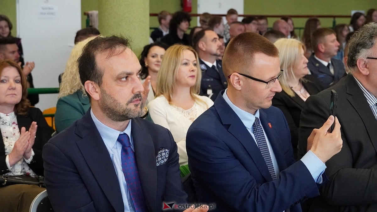 Jubileusz 65-lecia w Szkole Podstawowej im. Gen. Józefa Bema w Rzekuniu [29.05.2025]  - zdjęcie #35 - eOstroleka.pl