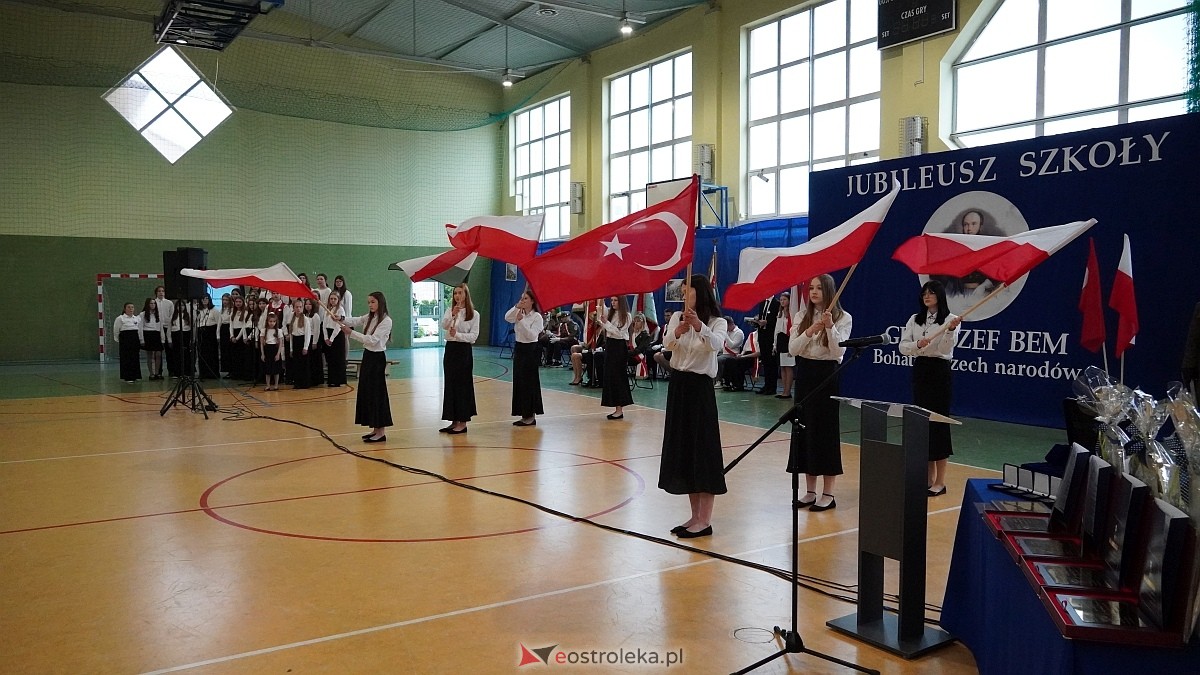 Jubileusz 65-lecia w Szkole Podstawowej im. Gen. Józefa Bema w Rzekuniu [29.05.2025]  - zdjęcie #31 - eOstroleka.pl