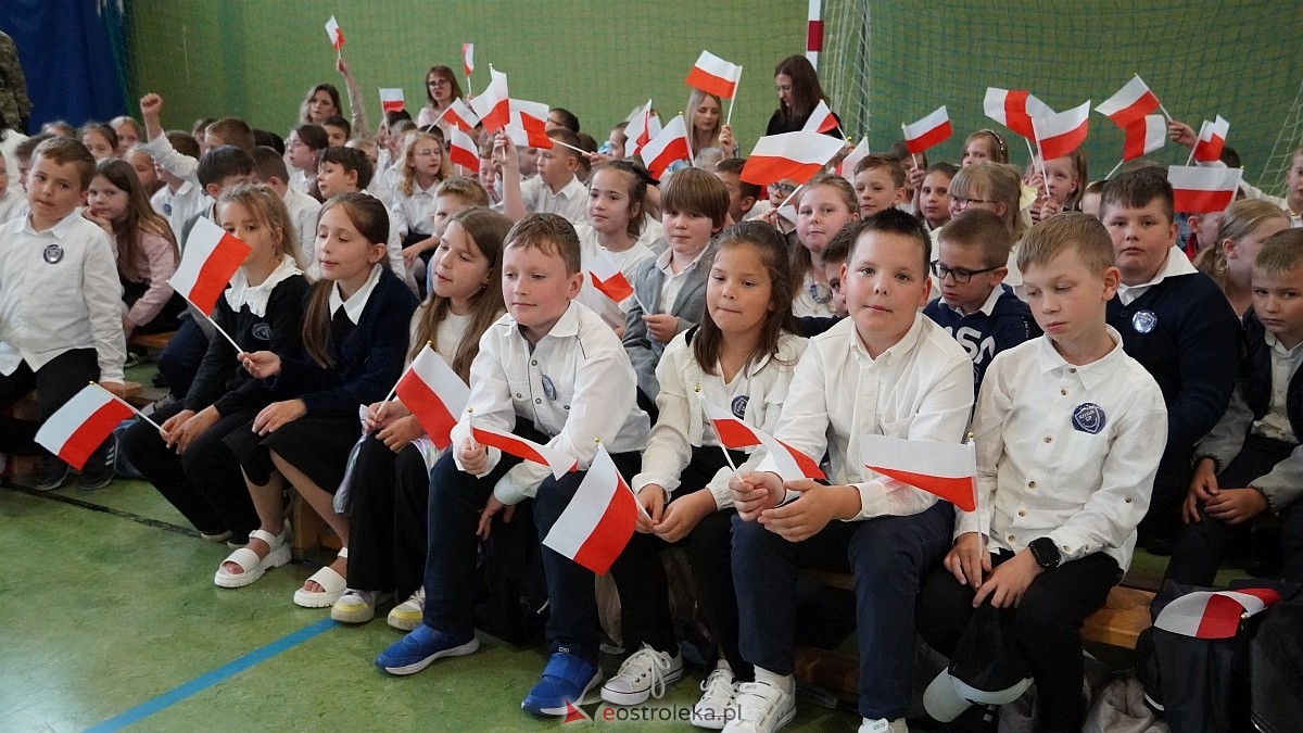 Jubileusz 65-lecia w Szkole Podstawowej im. Gen. Józefa Bema w Rzekuniu [29.05.2025]  - zdjęcie #16 - eOstroleka.pl