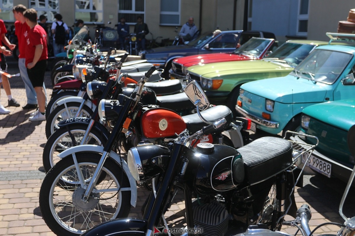 Pokaz motoryzacji w ZSZ 1 w Ostrołęce [30.05.2025] - zdjęcie #16 - eOstroleka.pl