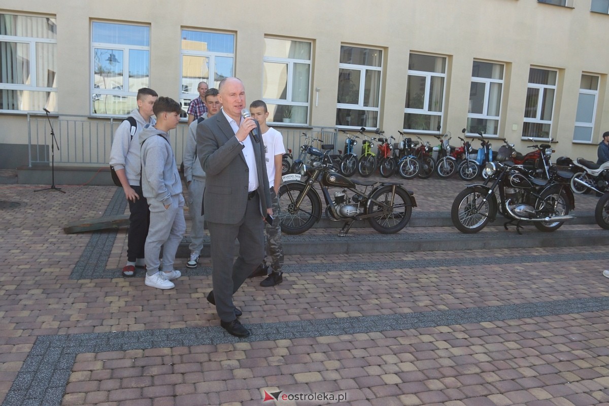 Pokaz motoryzacji w ZSZ 1 w Ostrołęce [30.05.2025] - zdjęcie #12 - eOstroleka.pl
