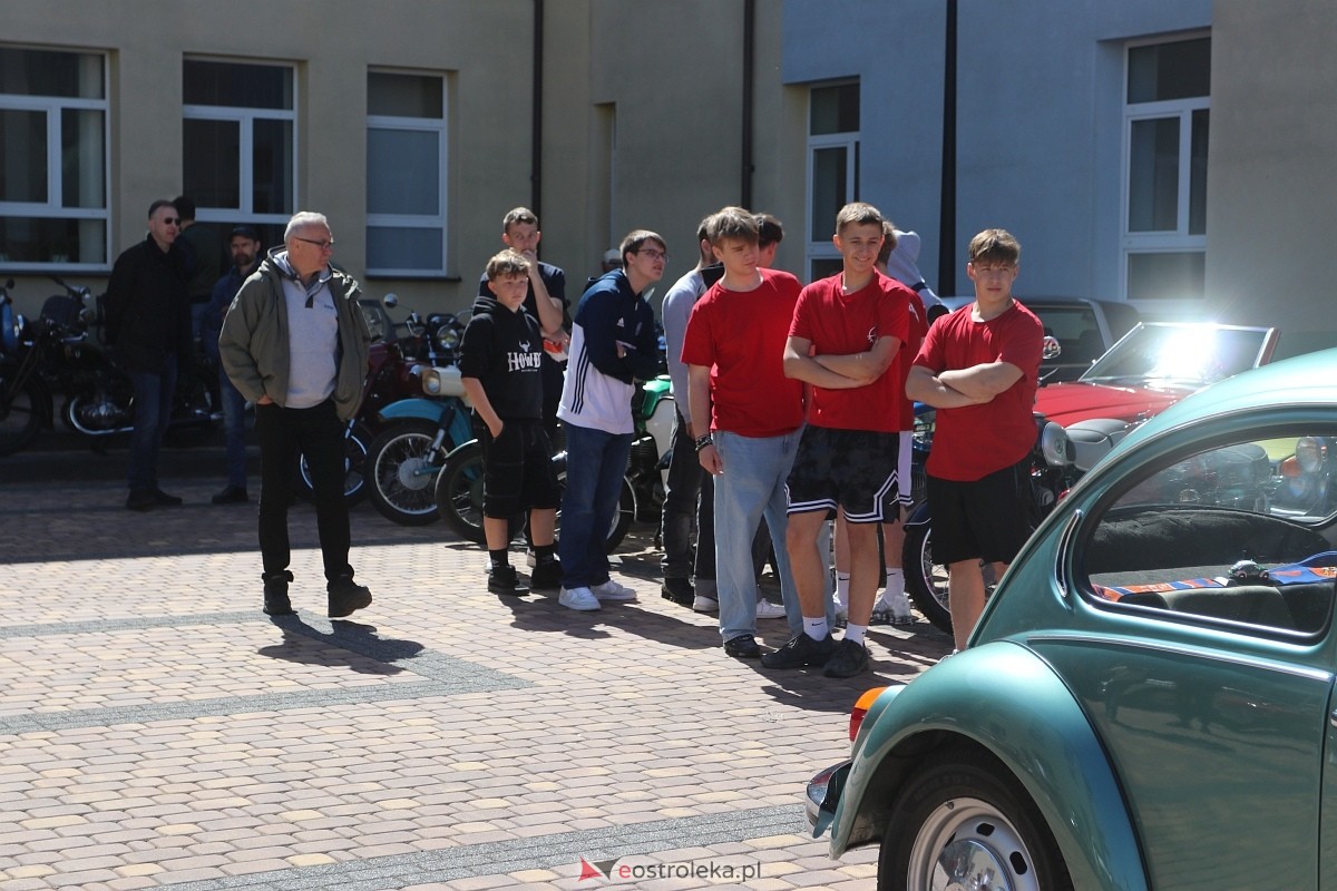 Pokaz motoryzacji w ZSZ 1 w Ostrołęce [30.05.2025] - zdjęcie #5 - eOstroleka.pl
