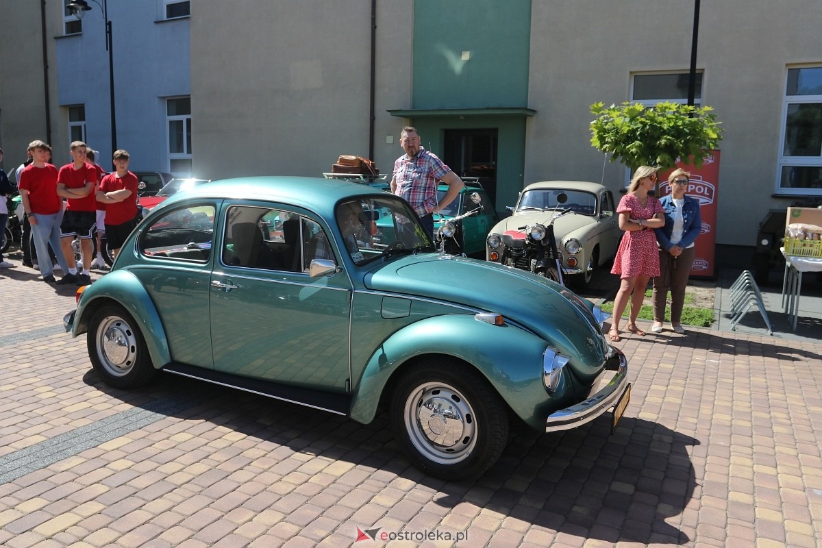Pokaz motoryzacji w ZSZ 1 w Ostrołęce [30.05.2025] - zdjęcie #4 - eOstroleka.pl
