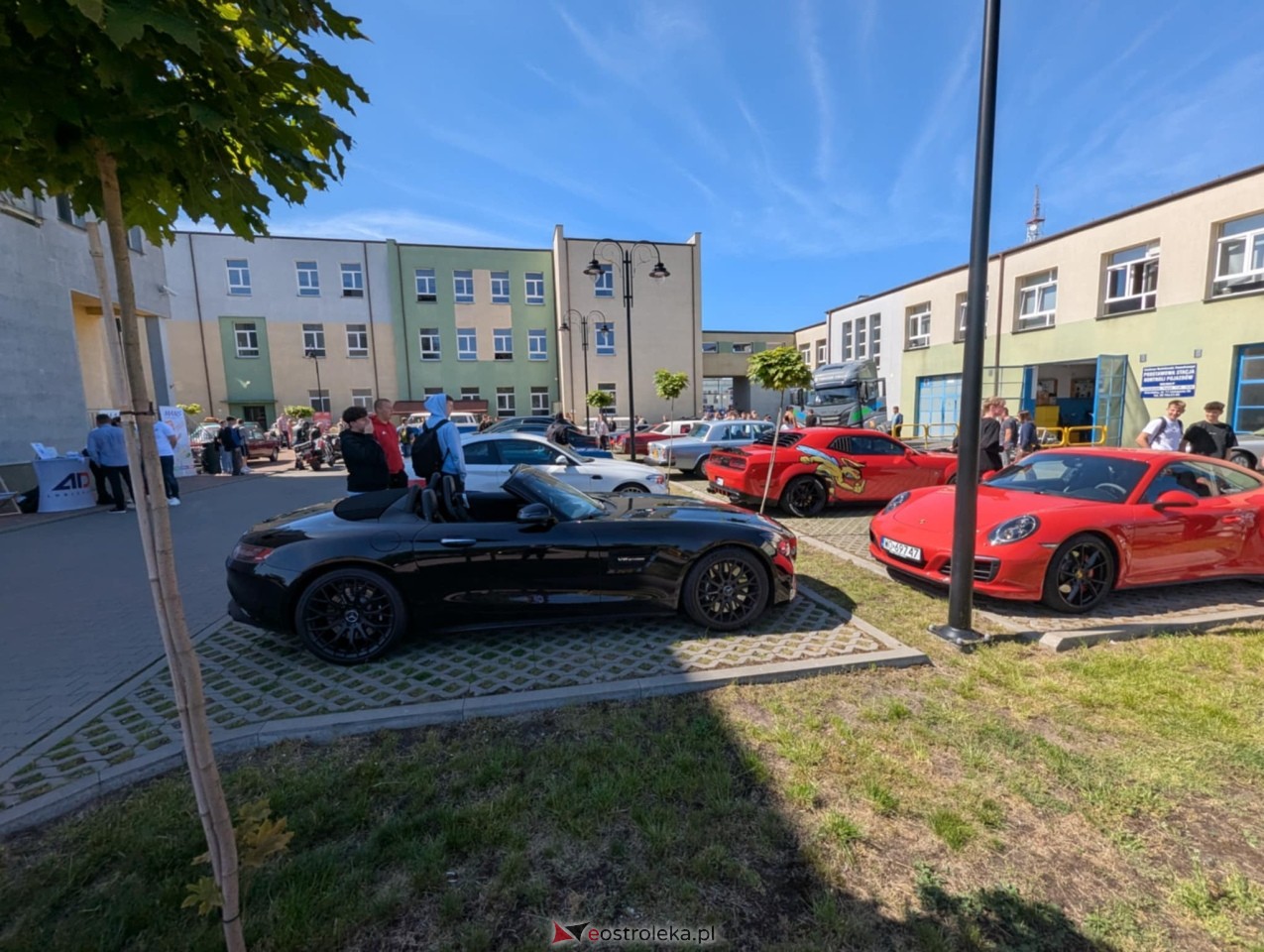 Pokaz motoryzacji w ZSZ 1 w Ostrołęce [30.05.2025] - zdjęcie #2 - eOstroleka.pl