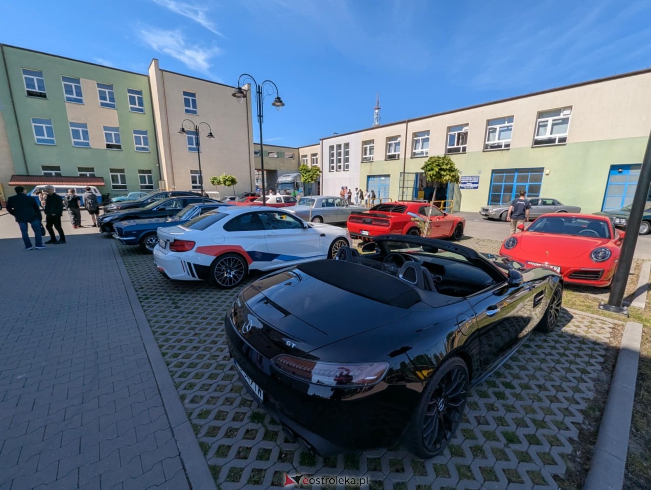 Pokaz motoryzacji w ZSZ 1 w Ostrołęce [30.05.2025] - zdjęcie #1 - eOstroleka.pl