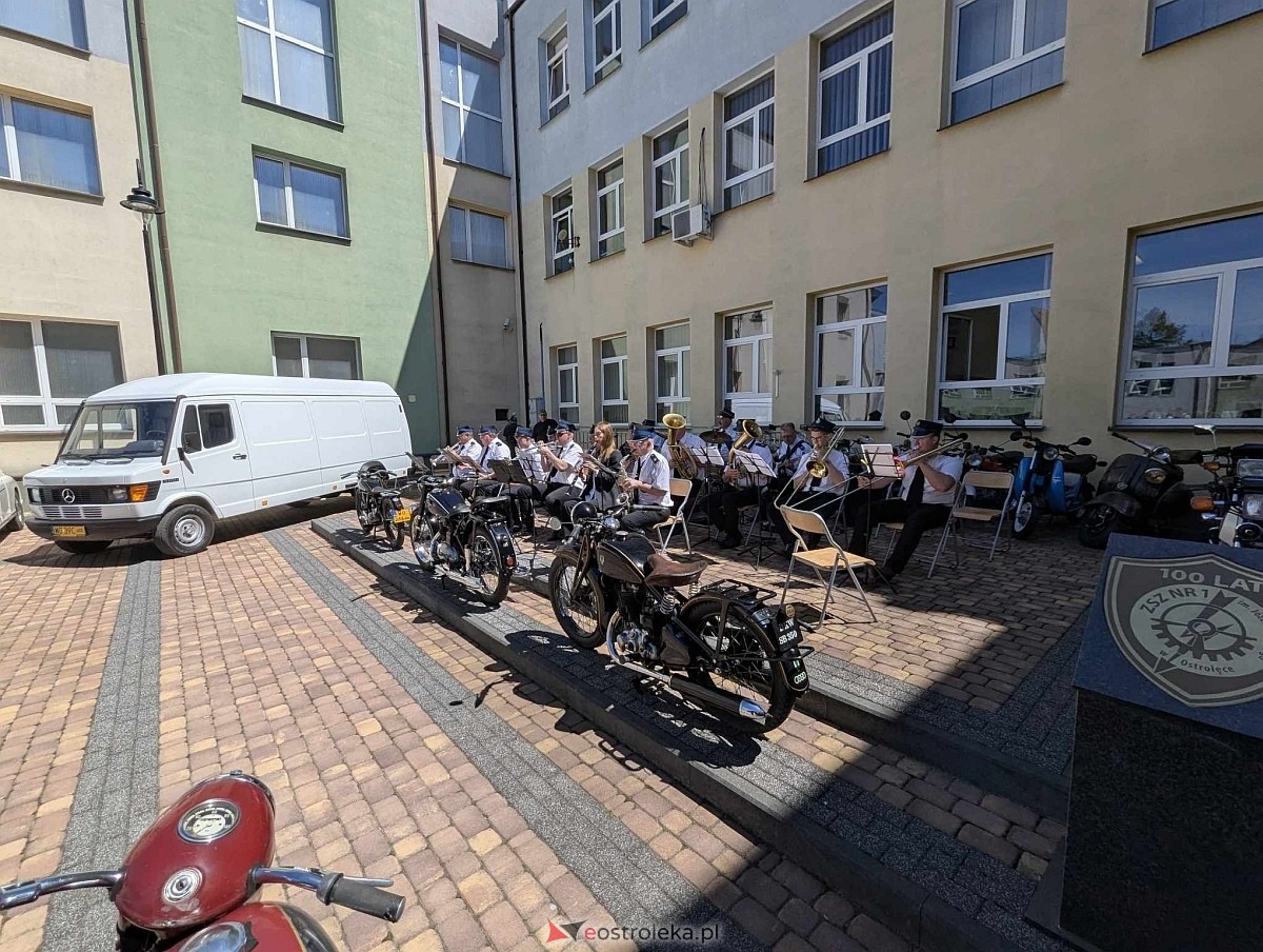 Dzień otwarty w ZSZ nr 1 - koncert orkiestry dętej OSP Ostrołęka [30.05.2025] - zdjęcie #25 - eOstroleka.pl