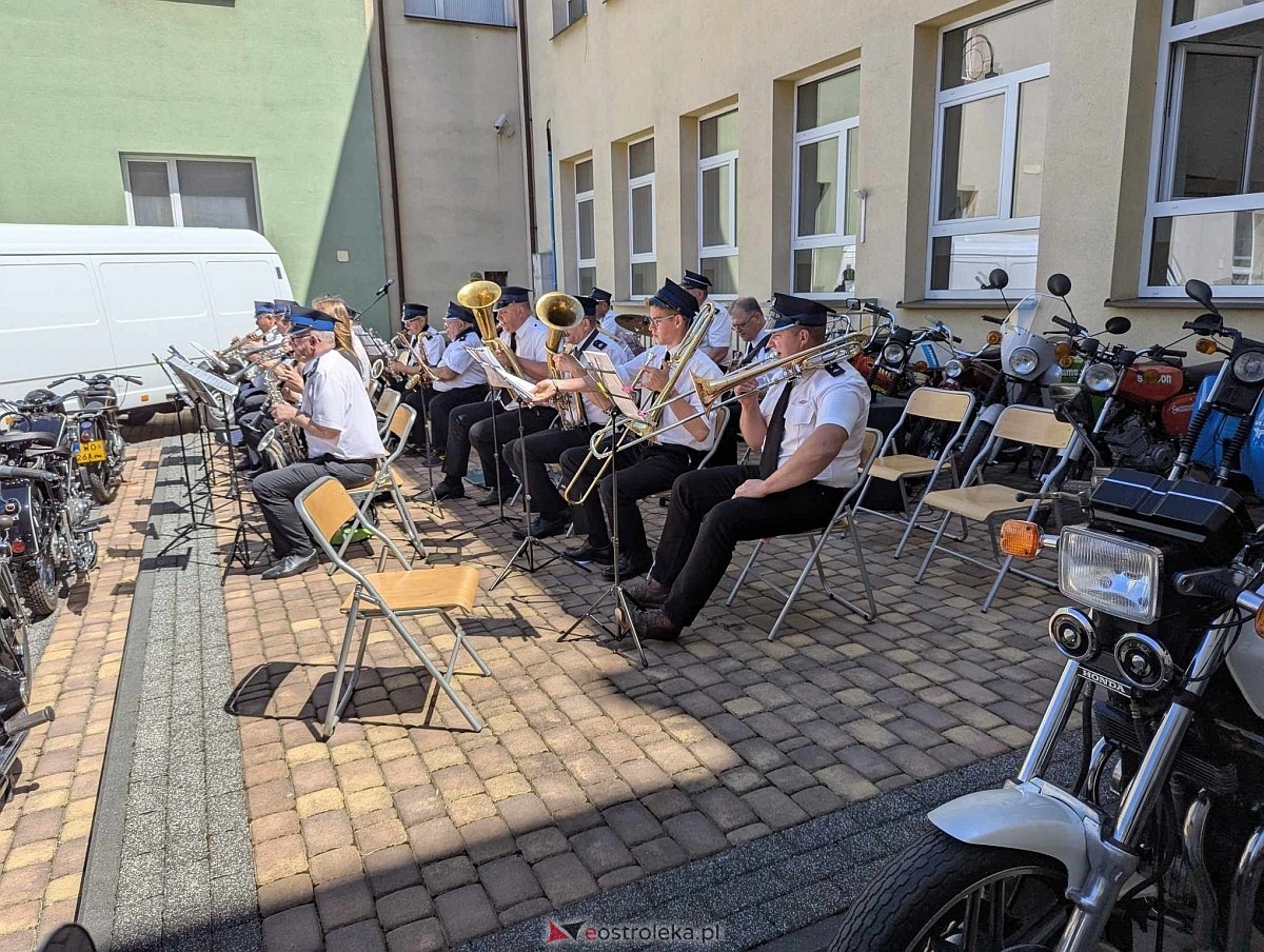 Dzień otwarty w ZSZ nr 1 - koncert orkiestry dętej OSP Ostrołęka [30.05.2025] - zdjęcie #21 - eOstroleka.pl