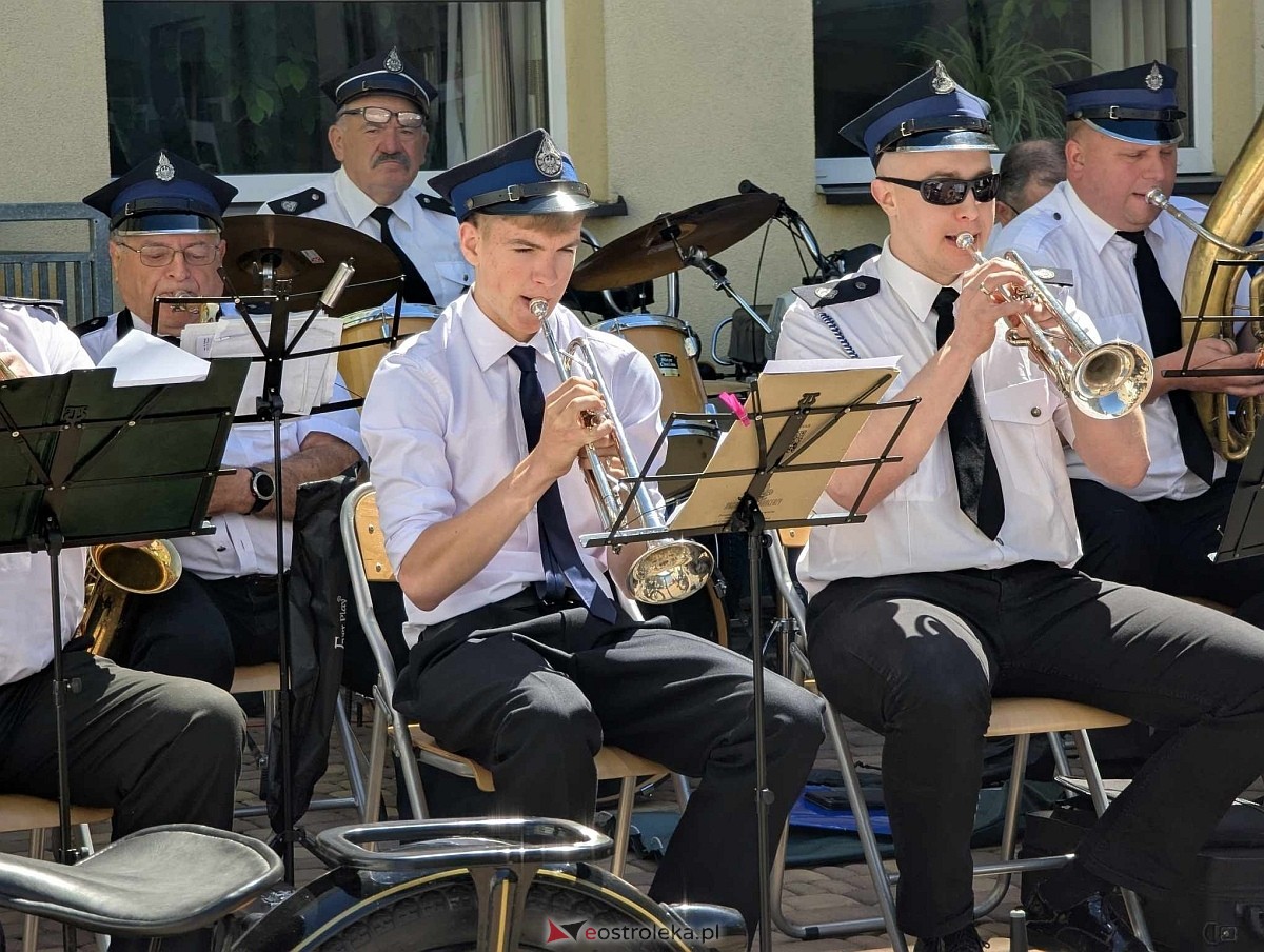Dzień otwarty w ZSZ nr 1 - koncert orkiestry dętej OSP Ostrołęka [30.05.2025] - zdjęcie #19 - eOstroleka.pl