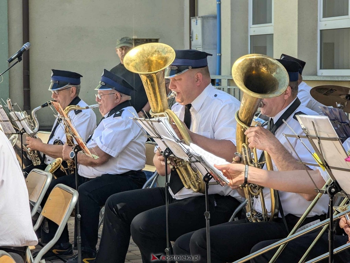 Dzień otwarty w ZSZ nr 1 - koncert orkiestry dętej OSP Ostrołęka [30.05.2025] - zdjęcie #15 - eOstroleka.pl