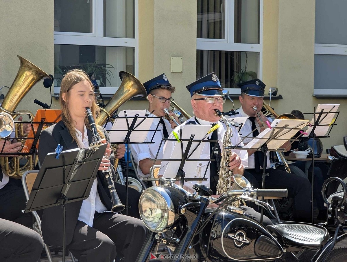 Dzień otwarty w ZSZ nr 1 - koncert orkiestry dętej OSP Ostrołęka [30.05.2025] - zdjęcie #1 - eOstroleka.pl