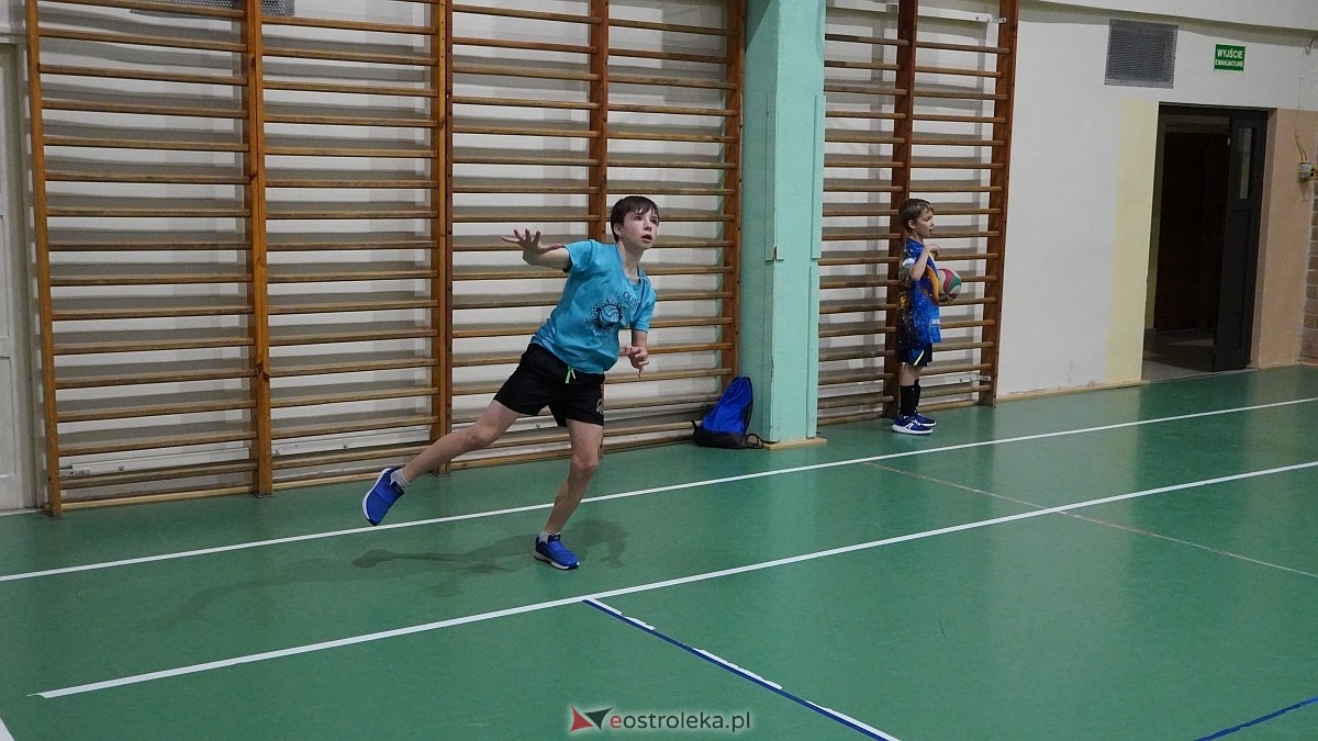 Rodzinny turniej siatkarskich dwójek w Szkole Podstawowej nr 5 [30.05.2025] - zdjęcie #95 - eOstroleka.pl