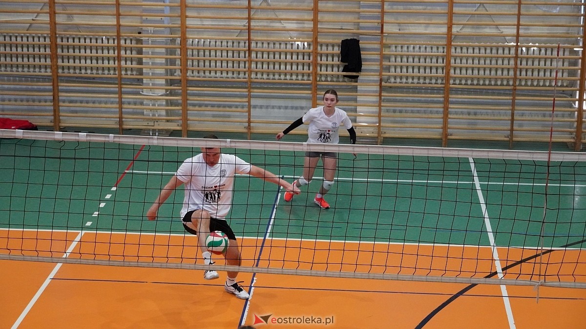 Rodzinny turniej siatkarskich dwójek w Szkole Podstawowej nr 5 [30.05.2025] - zdjęcie #21 - eOstroleka.pl