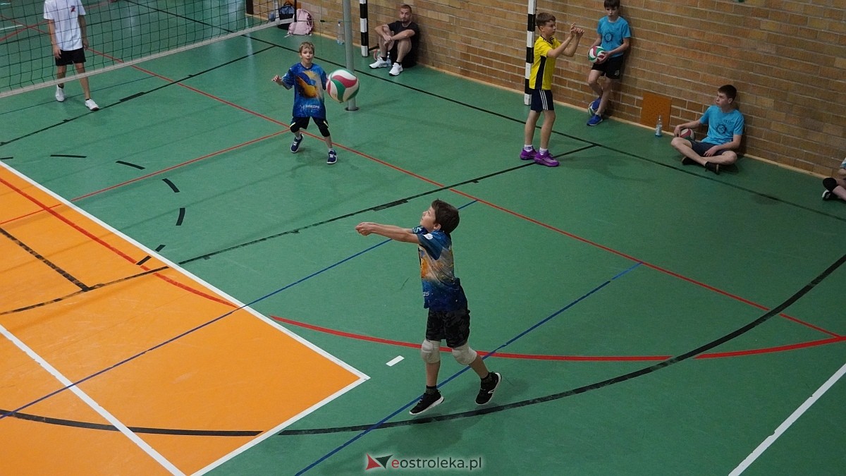 Rodzinny turniej siatkarskich dwójek w Szkole Podstawowej nr 5 [30.05.2025] - zdjęcie #44 - eOstroleka.pl