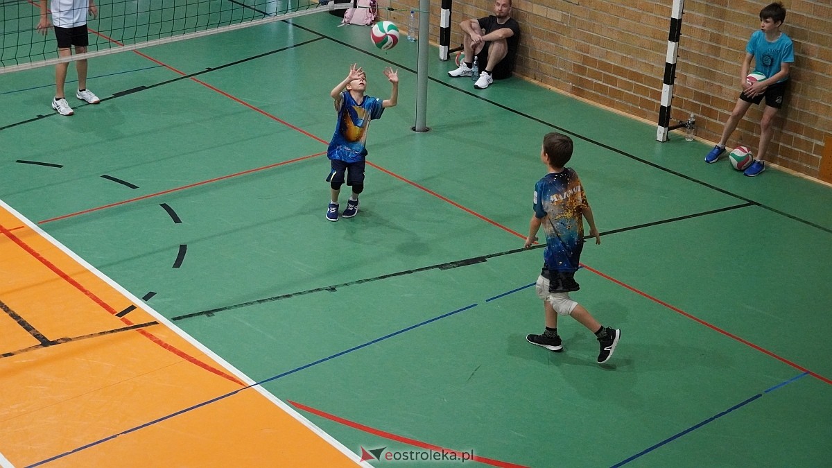 Rodzinny turniej siatkarskich dwójek w Szkole Podstawowej nr 5 [30.05.2025] - zdjęcie #42 - eOstroleka.pl