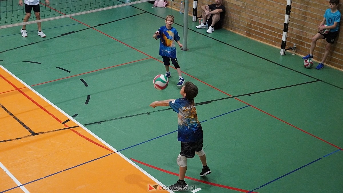 Rodzinny turniej siatkarskich dwójek w Szkole Podstawowej nr 5 [30.05.2025] - zdjęcie #40 - eOstroleka.pl