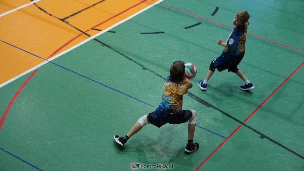 Rodzinny turniej siatkarskich dwójek w Szkole Podstawowej nr 5 [30.05.2025] - zdjęcie #18 - eOstroleka.pl