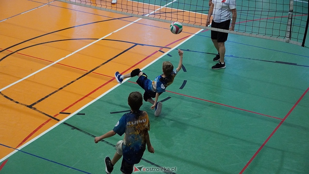 Rodzinny turniej siatkarskich dwójek w Szkole Podstawowej nr 5 [30.05.2025] - zdjęcie #16 - eOstroleka.pl