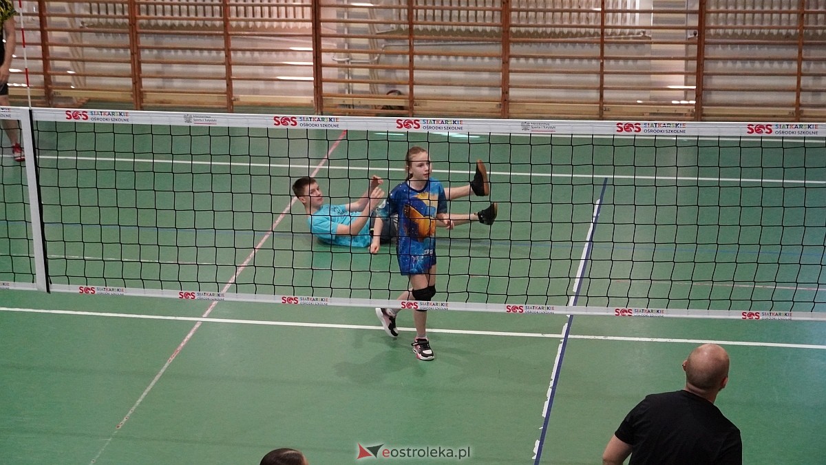Rodzinny turniej siatkarskich dwójek w Szkole Podstawowej nr 5 [30.05.2025] - zdjęcie #2 - eOstroleka.pl